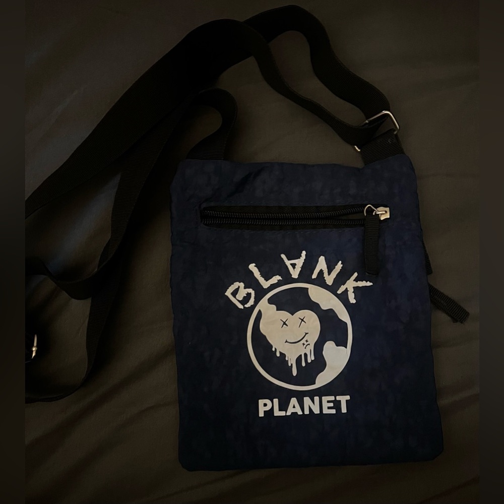 Small crossbody bag great for traveling!!